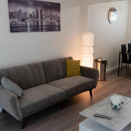 Gorgeous Ground Floor Apartment + Free Parking Манчестър Екстериор снимка