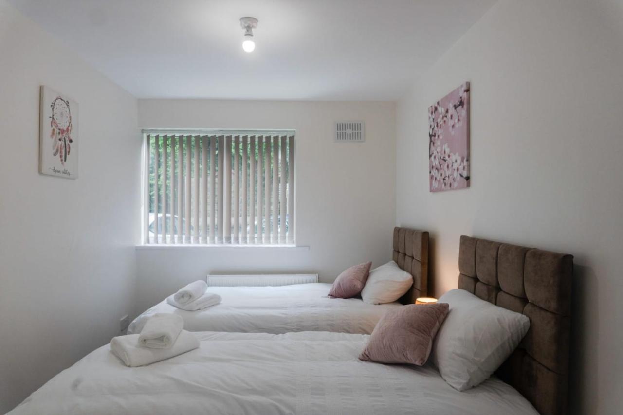 Gorgeous Ground Floor Apartment + Free Parking Манчестър Екстериор снимка