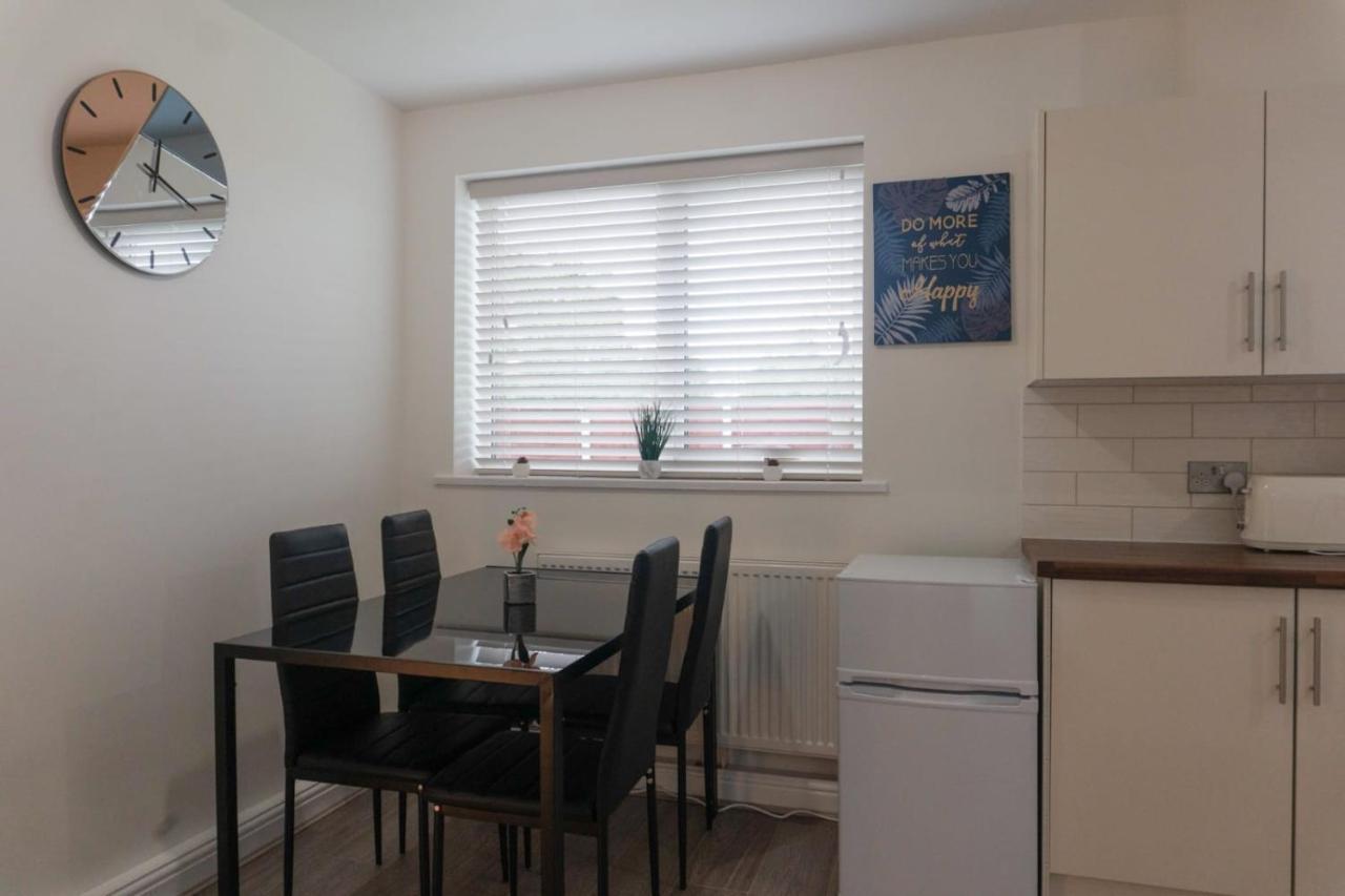 Gorgeous Ground Floor Apartment + Free Parking Манчестър Екстериор снимка